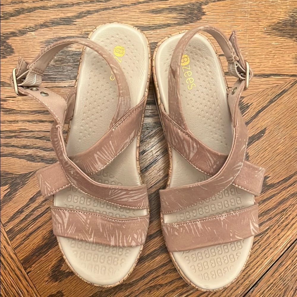 BZees Beige Women's Sandals